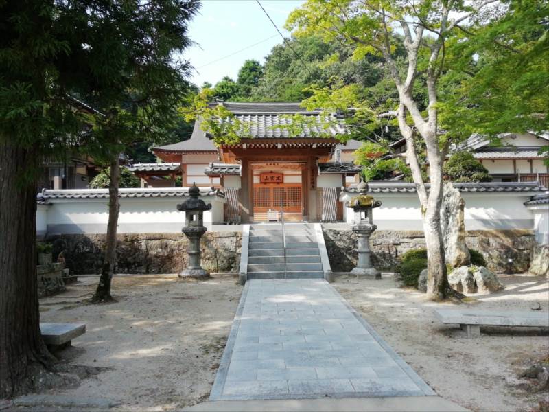 欣勝寺山門